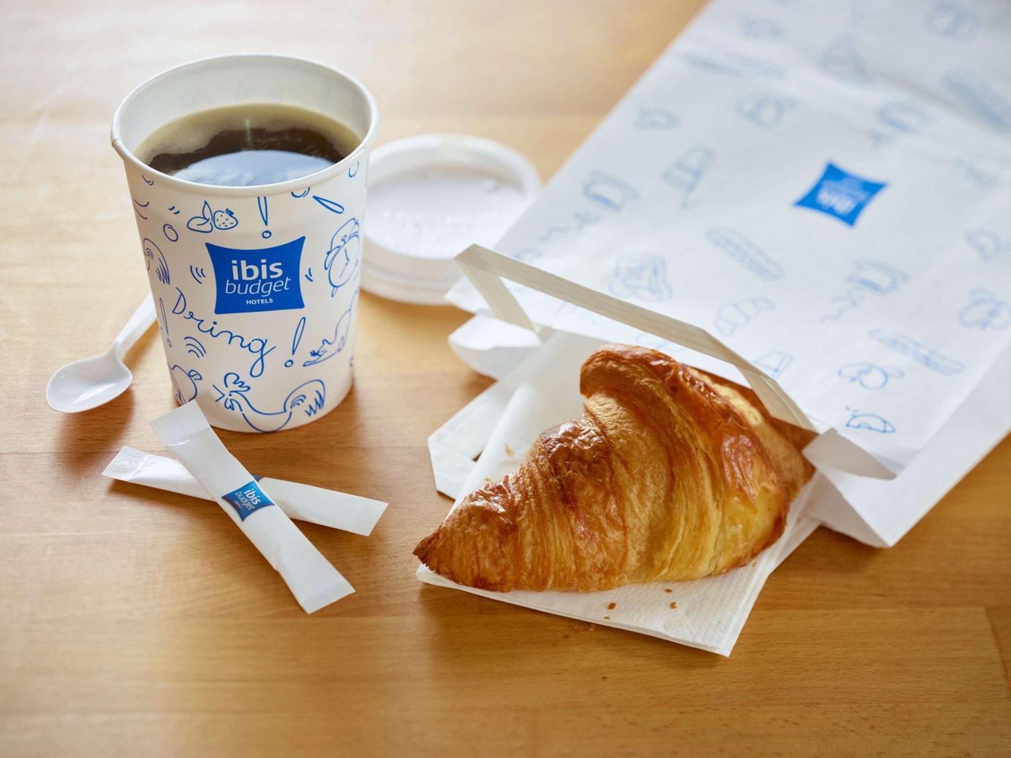 Ibis Budget Beauvais Aeroport Tillé Exteriör bild