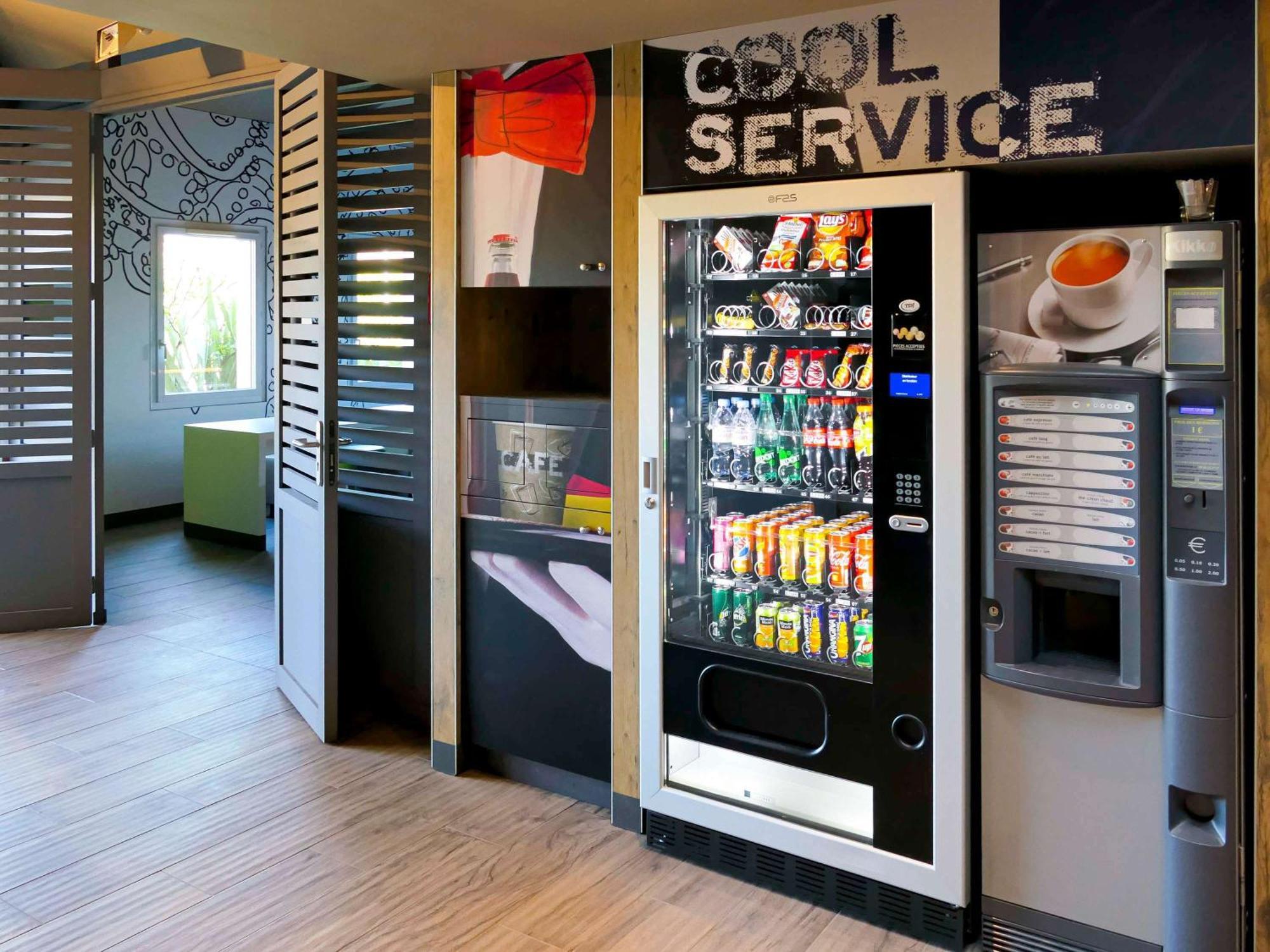 Ibis Budget Beauvais Aeroport Tillé Exteriör bild